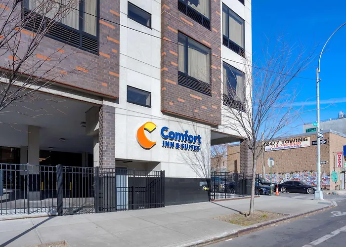 Comfort Inn & Suites Near Stadium